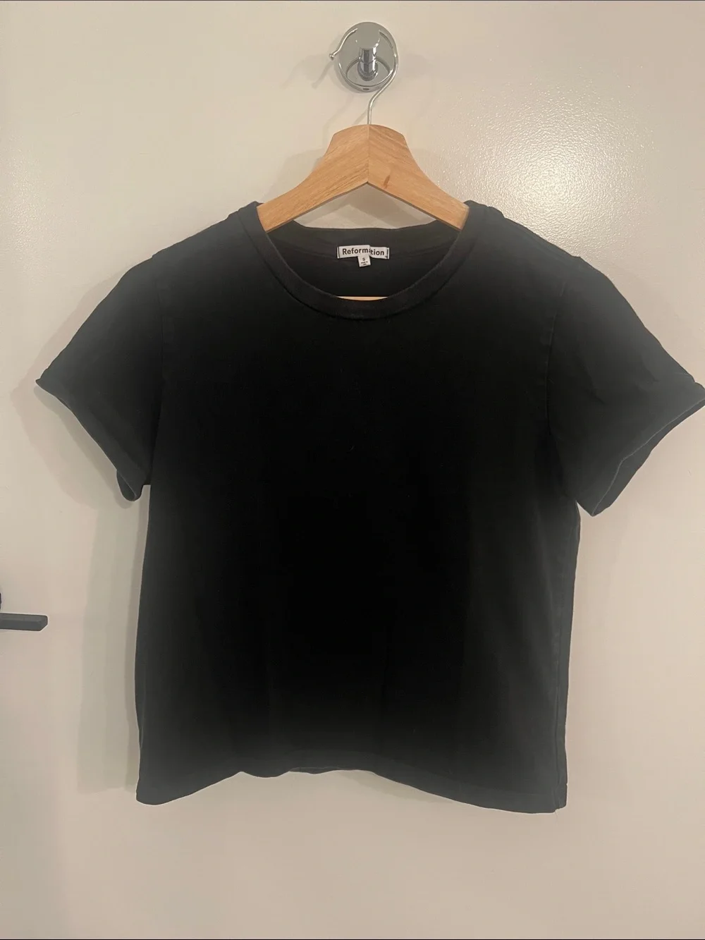 Reformation Black Short Sleeve Crew Tee - Picture 1 of 4